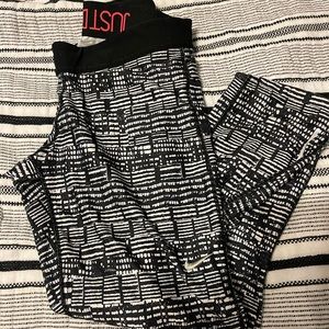 Nike Dri Fit Women’s Capris size medium